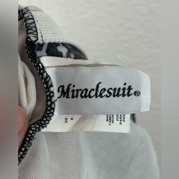 Miraclesuit Roswell Tankini Swim Top Black White Underwire Twist Front Women’s 8 - Picture 4 of 12